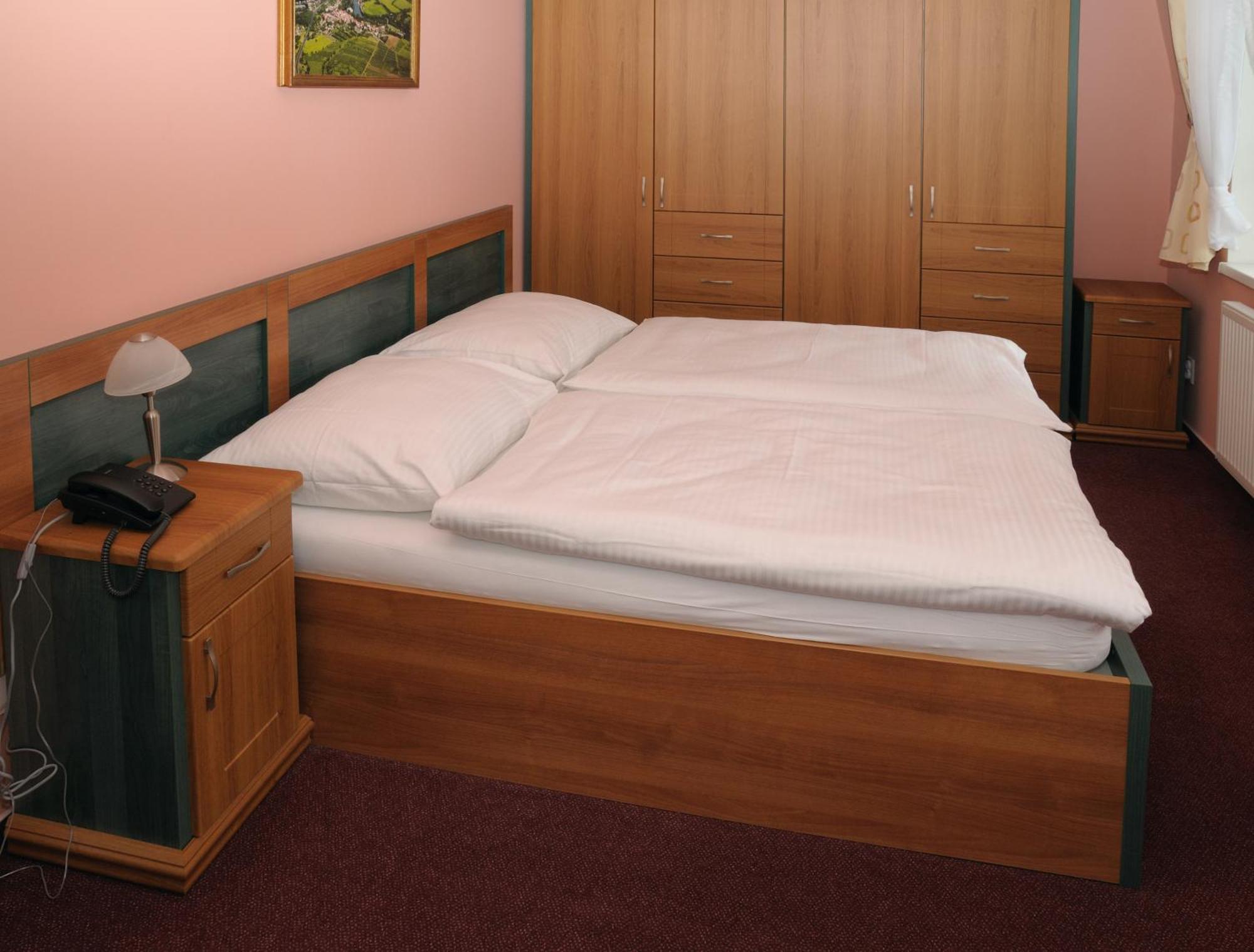 Lazne Evzenie Hotel Klasterec nad Ohri Ngoại thất bức ảnh